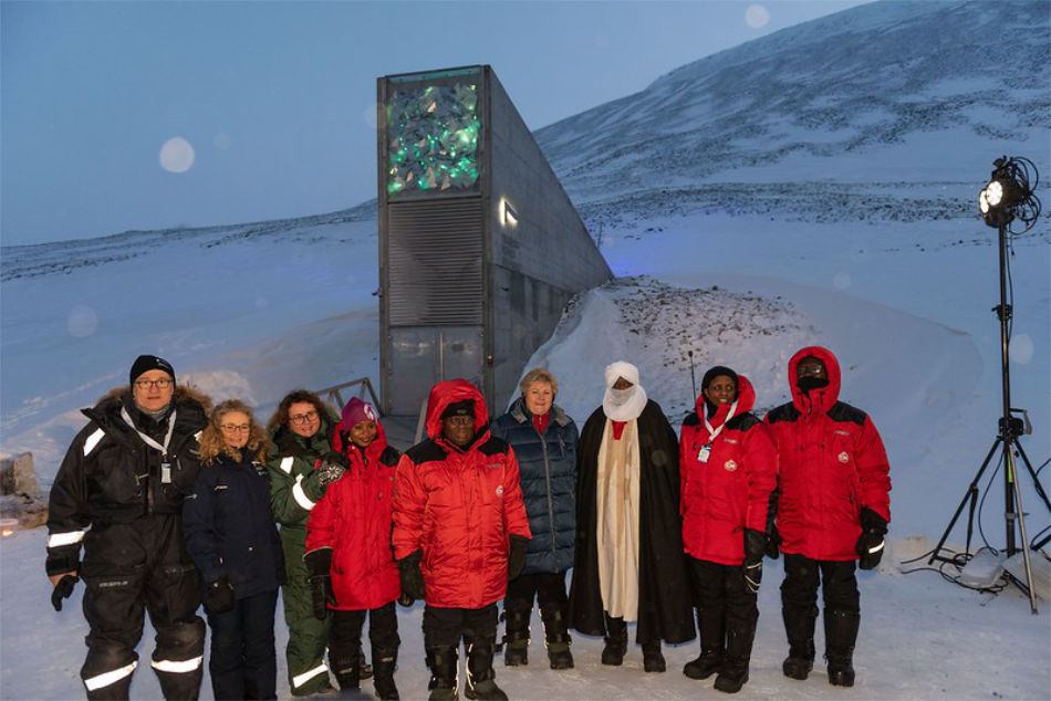 Bei der grossen Einlagerung waren unter anderem Norwegens Premierministerin Erna Solberg und ihr Amtskollege aus Ghana, Nana Akufo-Addo mit dabei. (Foto: Svalbard Global Seed Vault/Ragnhild Utne)