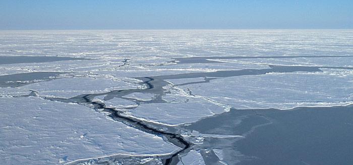 Aufgerissene Eisdecke Spitzbergen