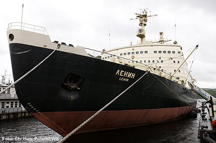 001-Atomeisbrecher-Lenin-am-Pier