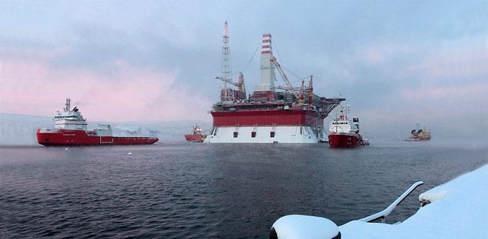 Die Ölplattform im Hafen von Murmansk. Amerikaner und Russen wollen gemeinsam die Ressourcen der Arktis ausbeuten.